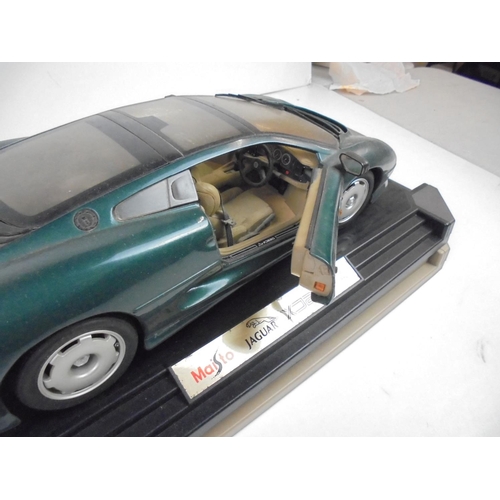 1080 - Boxed Maisto diecast 1:12 Jaguar XJ220 (1992), with stand, minor damage