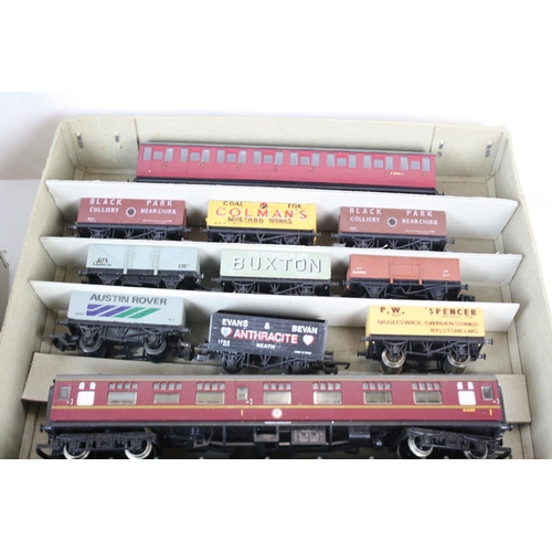 109 - 19 OO gauge items of rolling stock to include Mainline, Dapol, Hornby etc plus a Dapol 0-6-2 LNER 47... 