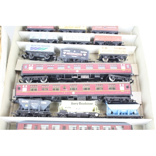 109 - 19 OO gauge items of rolling stock to include Mainline, Dapol, Hornby etc plus a Dapol 0-6-2 LNER 47... 