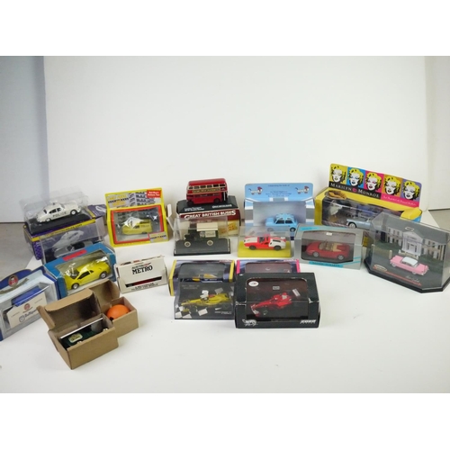 1114 - 19 x Boxed diecast models to include 2 x Corgi (39902 & CC82105), Lledo Del-Boy's Robin Reliant, 4 x... 