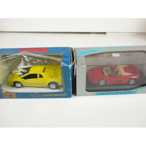 1114 - 19 x Boxed diecast models to include 2 x Corgi (39902 & CC82105), Lledo Del-Boy's Robin Reliant, 4 x... 