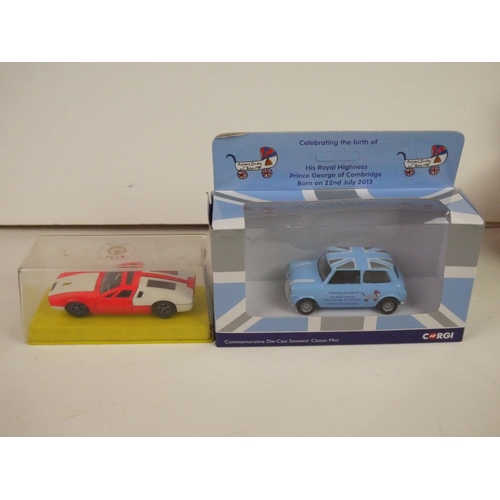 1114 - 19 x Boxed diecast models to include 2 x Corgi (39902 & CC82105), Lledo Del-Boy's Robin Reliant, 4 x... 