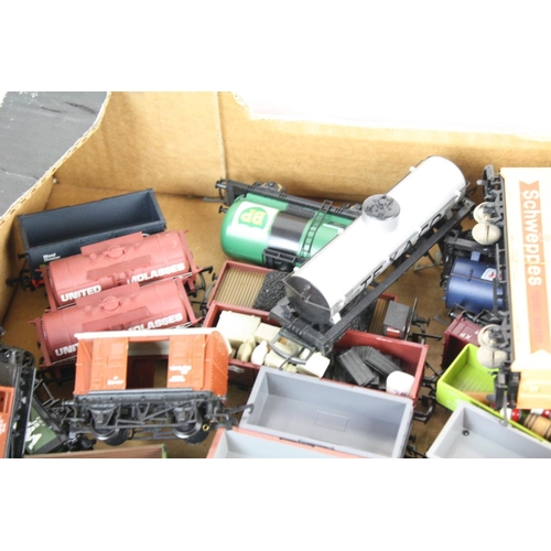 113 - 65 OO gauge items of rolling stock to include Hornby, Wrenn, Mainline, Triang and Grafar, features t... 