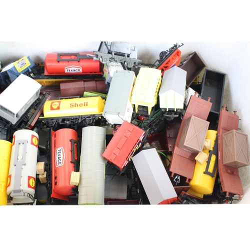 114 - 75 OO gauge items of rolling stock to include wagons, tankers, and trucks featurings Wrenn, Lima, Gr... 