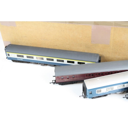 116 - 42 OO gauge items of rolling stock to include Grafar, Hornby, Triang, Wrenn, etc featuring coaches, ... 