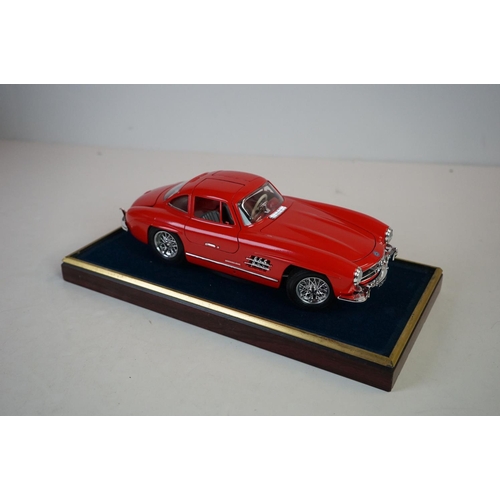 1170 - Four cased 1:18 scale diecast model classic cars to include Rolls Royce and Mercedes, models fixed t... 