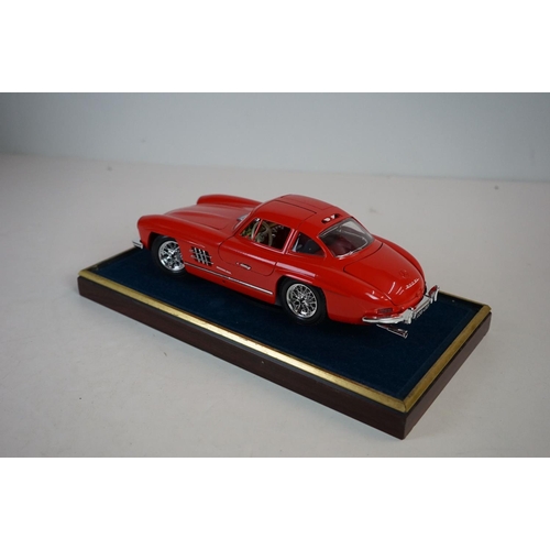 1170 - Four cased 1:18 scale diecast model classic cars to include Rolls Royce and Mercedes, models fixed t... 