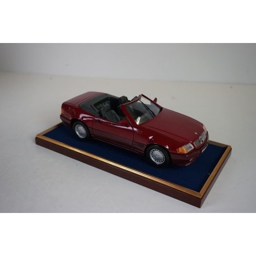 1170 - Four cased 1:18 scale diecast model classic cars to include Rolls Royce and Mercedes, models fixed t... 