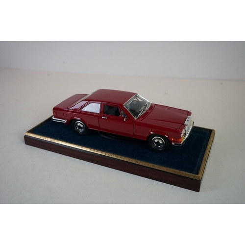 1170 - Four cased 1:18 scale diecast model classic cars to include Rolls Royce and Mercedes, models fixed t... 