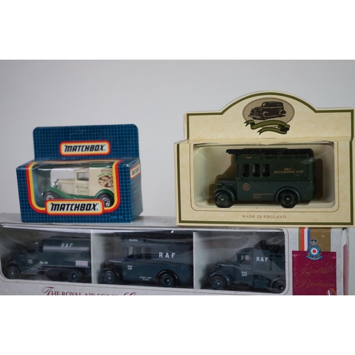 1172 - Collection of boxed and loose diecast models, to include Matchbox, Dinky, Corgi etc, together with a... 