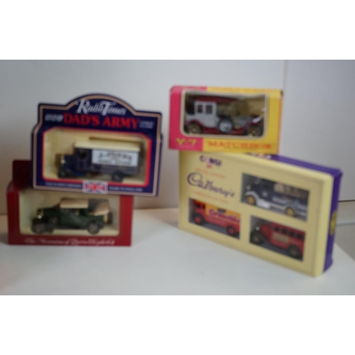 1172 - Collection of boxed and loose diecast models, to include Matchbox, Dinky, Corgi etc, together with a... 