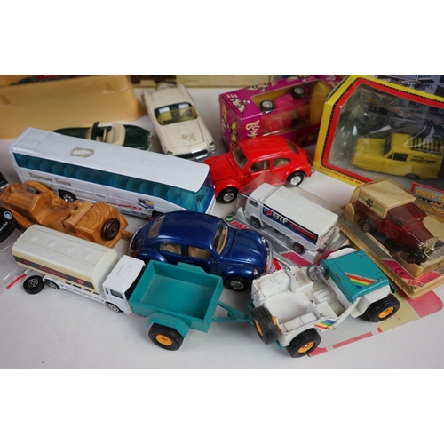 1174 - Group of diecast models, boxed and loose, to include Matchbox, Corgi, Lledo, Burago etc