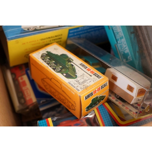 1184 - Selection of boxed and loose plastic and diecast models, to include Matchbox, Mattel Hot Wheels, Air... 