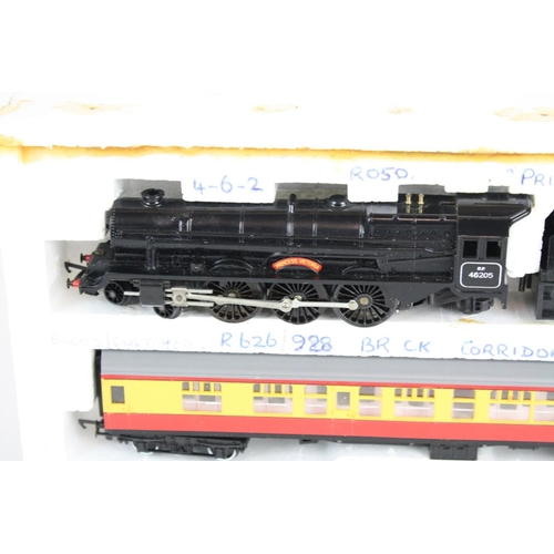 122 - Hornby OO gauge Triang Princess Victoria locomotiver 4-6-2 with tender and 2 x coaches within polyst... 