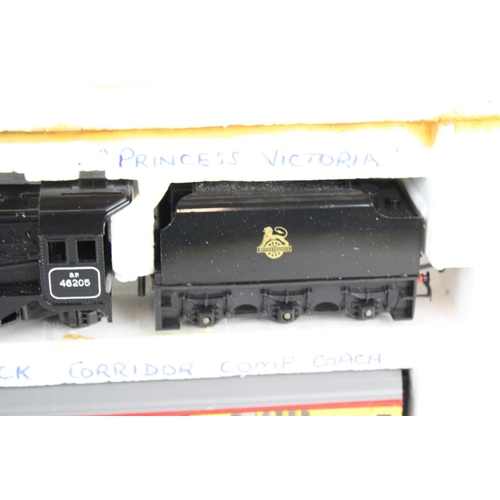 122 - Hornby OO gauge Triang Princess Victoria locomotiver 4-6-2 with tender and 2 x coaches within polyst... 