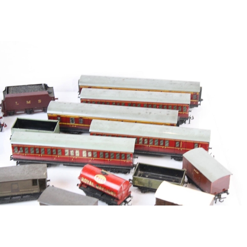 135 - Two Hornby Dublo locomotives to include Duchess of Atholl & 0-6-2 and 22 x items of Hornby Dublo rol... 