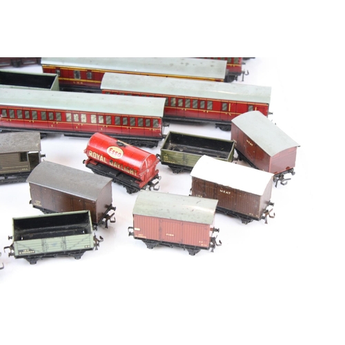 135 - Two Hornby Dublo locomotives to include Duchess of Atholl & 0-6-2 and 22 x items of Hornby Dublo rol... 