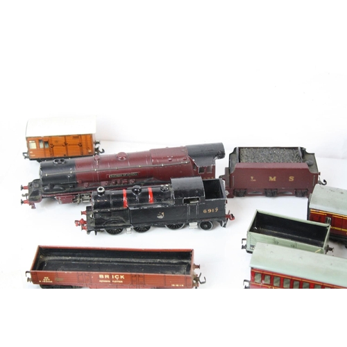 135 - Two Hornby Dublo locomotives to include Duchess of Atholl & 0-6-2 and 22 x items of Hornby Dublo rol... 