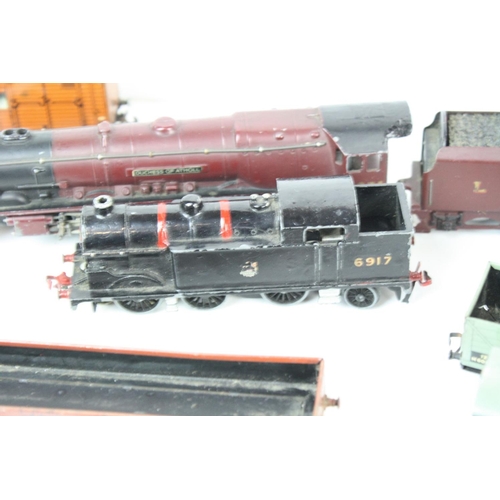 135 - Two Hornby Dublo locomotives to include Duchess of Atholl & 0-6-2 and 22 x items of Hornby Dublo rol... 