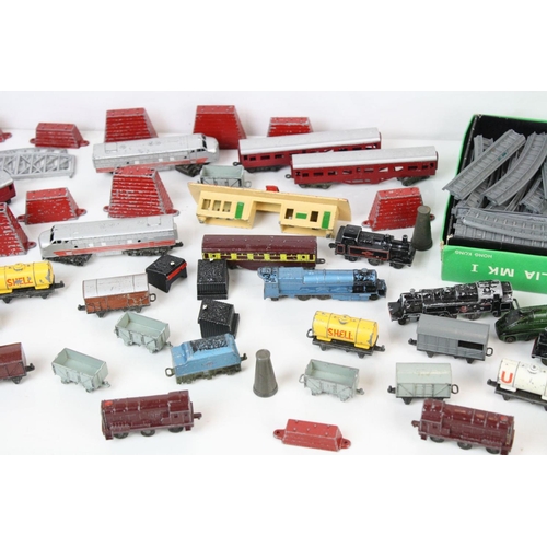 137 - Collection of Lone Star Locos diecast models to include locomotives, rolling stock, track and access... 