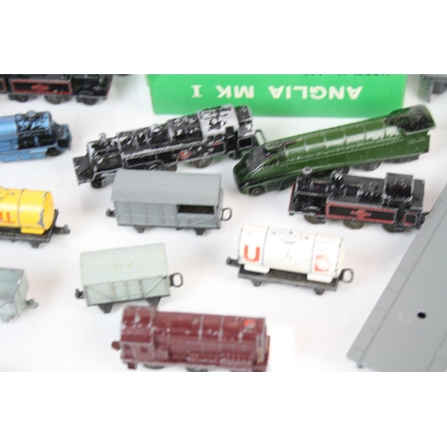 137 - Collection of Lone Star Locos diecast models to include locomotives, rolling stock, track and access... 