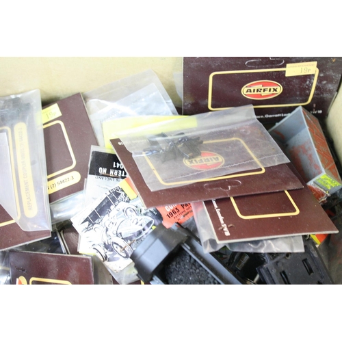 139 - Quantity of ex shop stock OO gauge bagged model railway accessories to include Airfix couplings plus... 