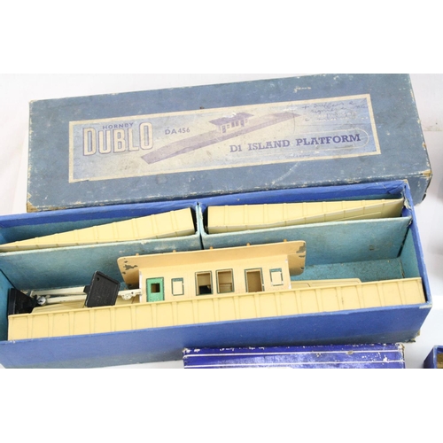 159 - Three boxed Hornby Dublo accessories to include D1 Island Platform, DI Signal Cabin & D1 Level Cross... 