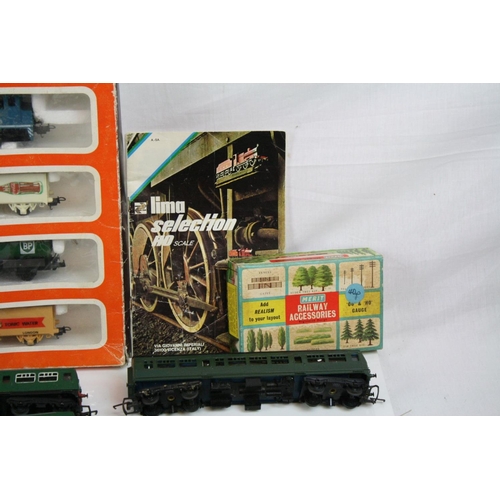 161 - Quantity of OO gauge model railway to include boxed Lima electric train set with locomotive, 3 x ite... 