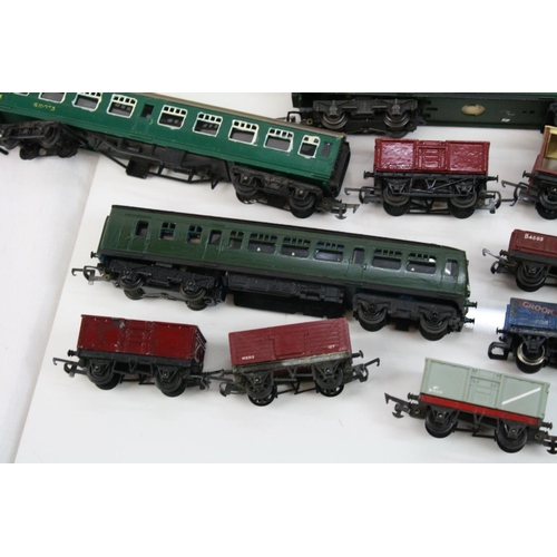 161 - Quantity of OO gauge model railway to include boxed Lima electric train set with locomotive, 3 x ite... 