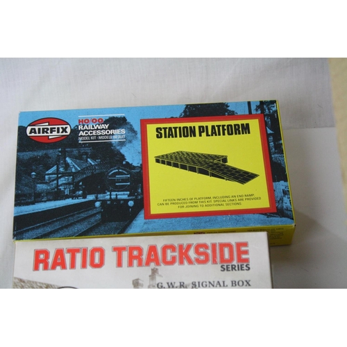 166 - Quantity of boxed / carded / bagged and unused OO / HO gauge model railway accessories to incluee Ho... 