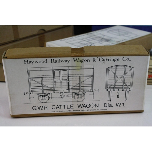 187 - Eight boxed O & OO gauge to include Milestones GWR Dean Single 3031 Class (OO), 4 x Haywood Railway ... 