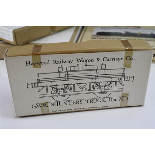 187 - Eight boxed O & OO gauge to include Milestones GWR Dean Single 3031 Class (OO), 4 x Haywood Railway ... 