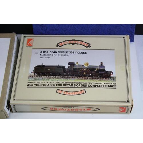 187 - Eight boxed O & OO gauge to include Milestones GWR Dean Single 3031 Class (OO), 4 x Haywood Railway ... 