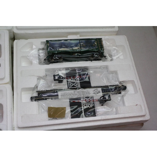 188 - Boxed HO Gauge Thomas Kinkade Christmas Express  electric train set to include engine, tender, 7 x c... 