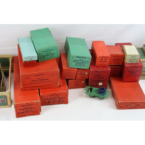 190 - Large quantity of Hornby O gauge model railway, mainly boxes examples, to include 8 x boxed items of... 