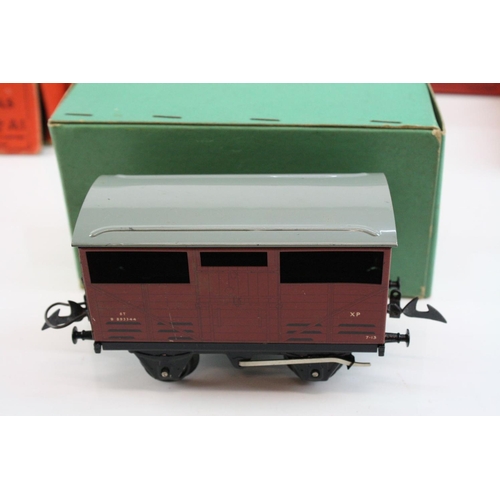 190 - Large quantity of Hornby O gauge model railway, mainly boxes examples, to include 8 x boxed items of... 