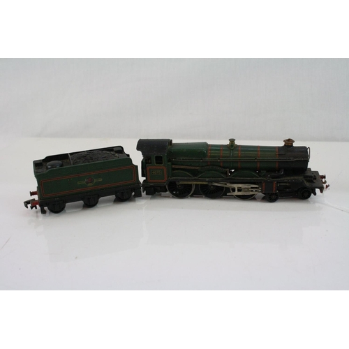 192 - Two Hornby Dublo locomotives to include Cardiff Castle 4-6-0 with tender and 2-6-4 BR 80054 locomoti... 