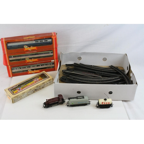 207 - Group of Hornby OO gauge model railway to include Stewarts & Lloyds Corby 205 0-4-0 locomotive, 4 x ... 