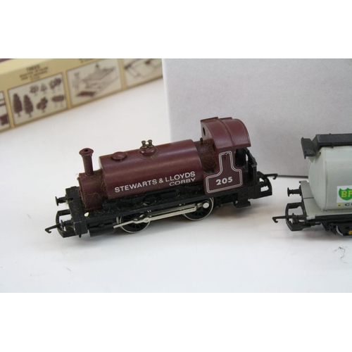 207 - Group of Hornby OO gauge model railway to include Stewarts & Lloyds Corby 205 0-4-0 locomotive, 4 x ... 