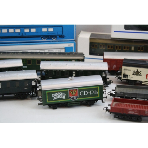 208 - Collection of 19 boxed and unboxed Marklin HO / OO gauge items of rolling stock to include 6 boxed e... 