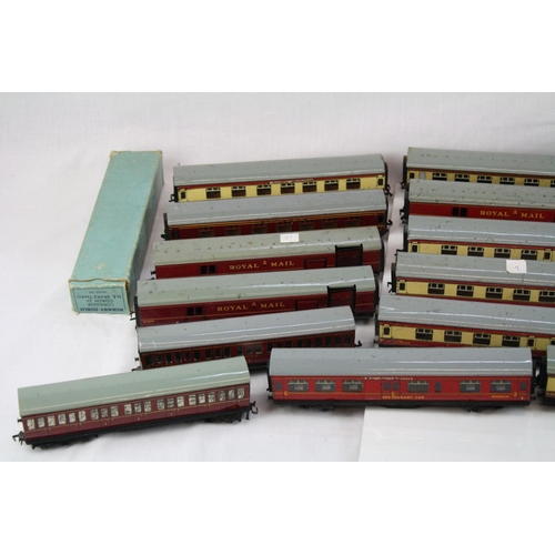 209 - 27 Hornby Dublo items of rolling stock, all coaches including Royal Mail coach, 3 x boxed examples