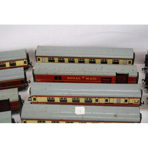 209 - 27 Hornby Dublo items of rolling stock, all coaches including Royal Mail coach, 3 x boxed examples