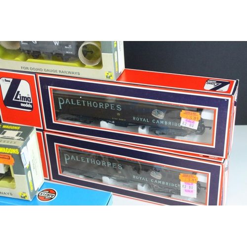 21 - 16 Boxed OO gauge items of rolling stock to include 7 x Wrenn, 6 x Airfix, 2 x Lima and 1 x Replica