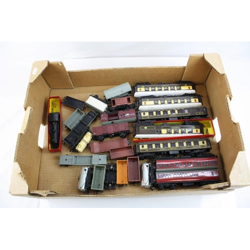 218 - 25 OO gauge items of rolling stock to include Hornby, Triang & Hornby Dublo, featuring coaches, tank... 