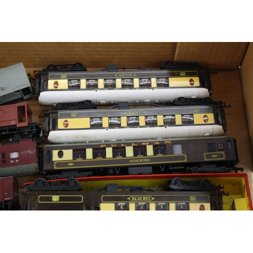 218 - 25 OO gauge items of rolling stock to include Hornby, Triang & Hornby Dublo, featuring coaches, tank... 