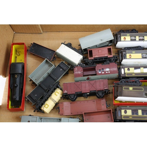 218 - 25 OO gauge items of rolling stock to include Hornby, Triang & Hornby Dublo, featuring coaches, tank... 