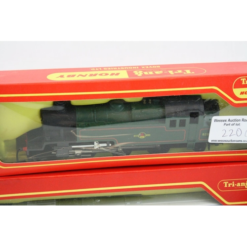 219 - Boxed Triang Hornby OO gauge Flying Scotsman locomotive plus Triang R259 Britannia locomotive and Tr... 