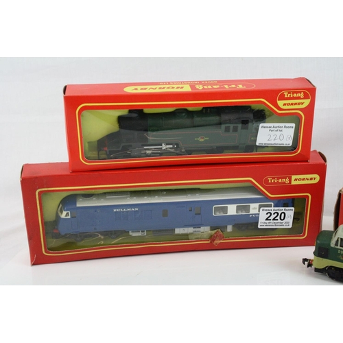 219 - Boxed Triang Hornby OO gauge Flying Scotsman locomotive plus Triang R259 Britannia locomotive and Tr... 