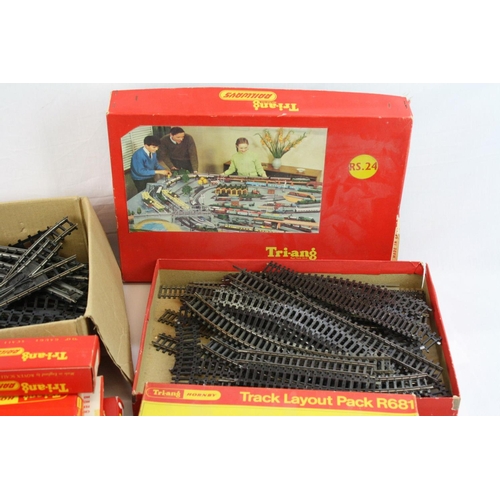 224 - Large quantity of OO gauge model railway track, both boxed and unboxed, plus various ephemera (two b... 