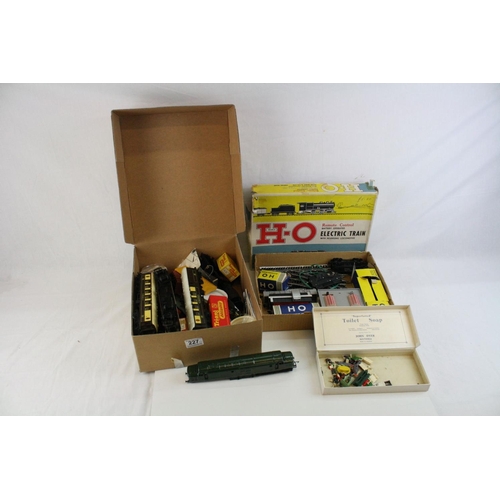 227 - Group of OO / HO gauge model railway to include boxed Marx HO Remote Control battery operated Electr... 